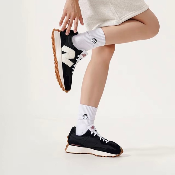 New Balance Women 327 Casual Sneakers WS327BL - Picture 6 of 6